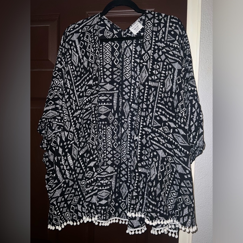 Anna & Ava Monochrome Geometric kimono